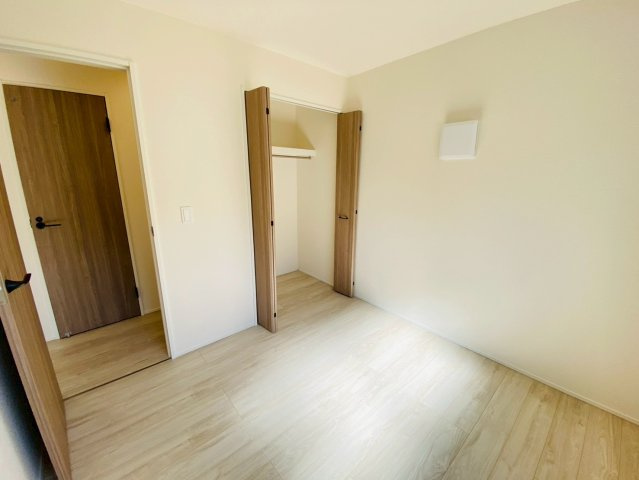 リナージュ／北区龍田1丁目／３号棟の洋室