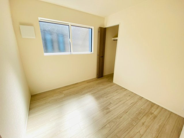 リナージュ／北区龍田1丁目／３号棟の洋室