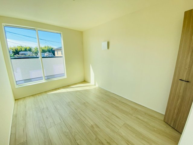 リナージュ／北区龍田1丁目／３号棟の洋室