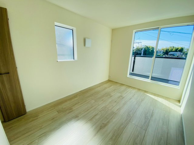 リナージュ／北区龍田1丁目／３号棟の洋室