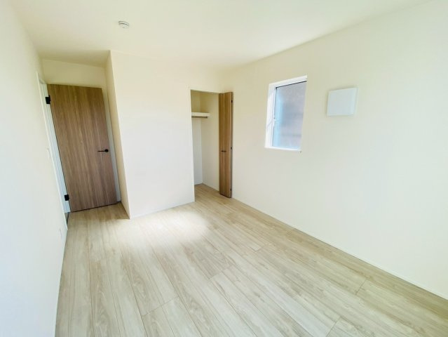 リナージュ／北区龍田1丁目／３号棟の洋室