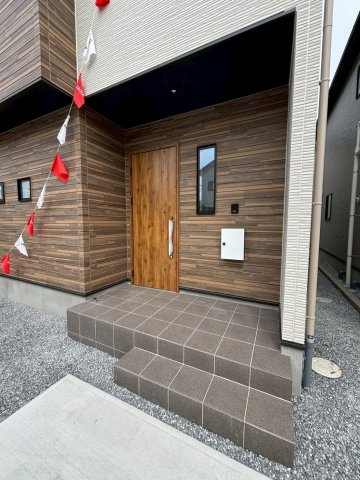 八潮市　伊草2丁目　新築戸建　全1棟の玄関|施工例です