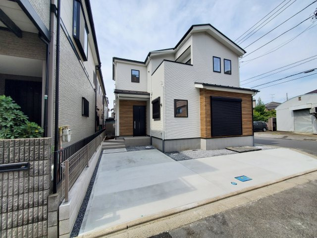 八潮市　伊草2丁目　新築戸建　全1棟の前面道路含む現地写真|前面道路含む現地写真です