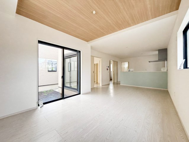 八潮市　伊草2丁目　新築戸建　全1棟の居間・リビング|施工例です