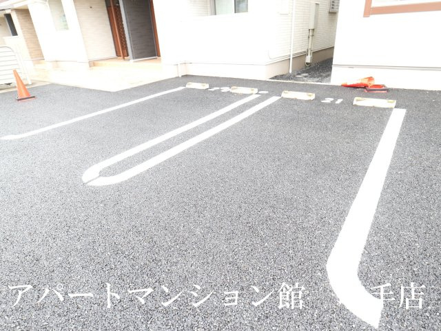 ステラルーチェⅣの駐車場
