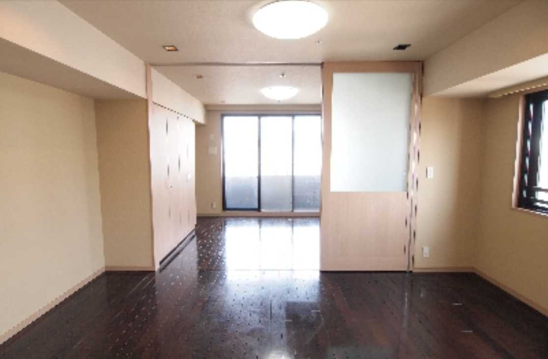 エスティメゾン銀座　駅近　ペット相談可　オートロックの居間・リビング