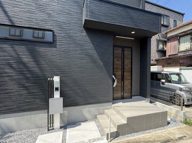 三郷市東町新築戸建のエントランス|エントランス・玄関ポーチ