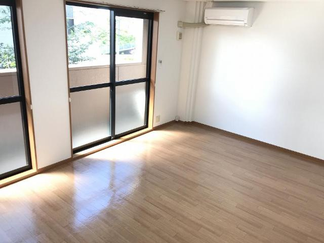 エーデルハイムの居間・リビング|同物件の別部屋写真です