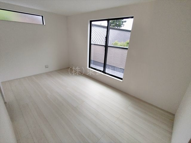 【寝室】 | 狭山市笹井2期 | 2階東側7.5帖洋室　主寝室としてお使いいただけます