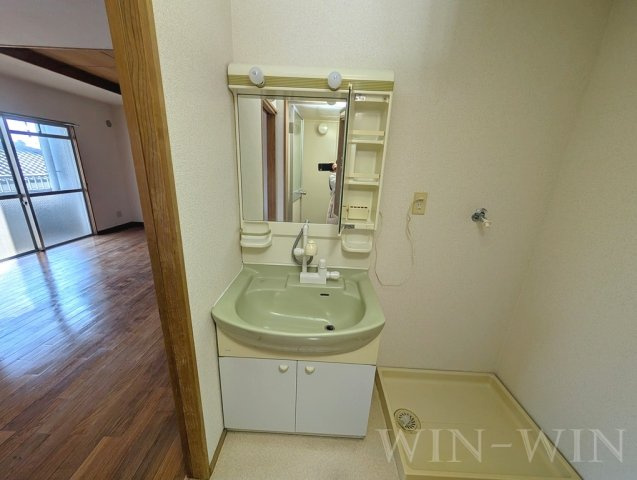 マロン・ドゥムールの独立洗面台