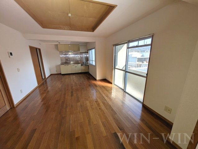 マロン・ドゥムールの居間・リビング