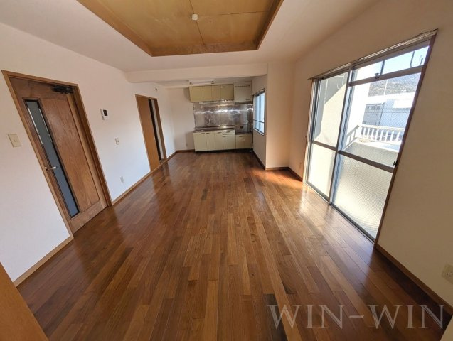 マロン・ドゥムールの居間・リビング