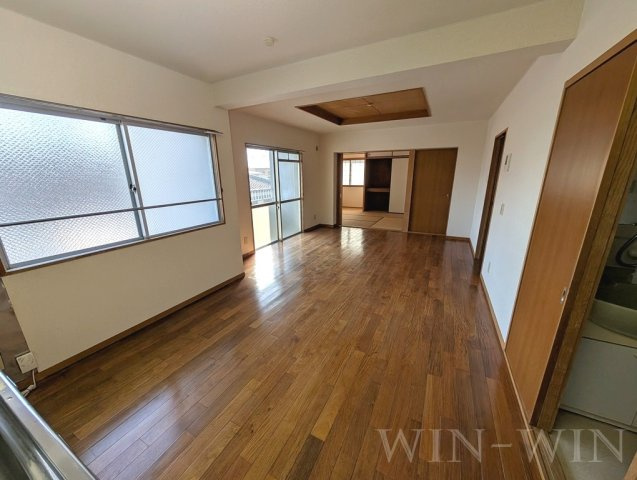 マロン・ドゥムールの居間・リビング