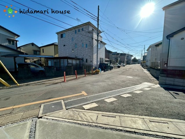 上尾市大谷本郷8期　新築戸建　グラファーレ05の前面道路含む現地写真
