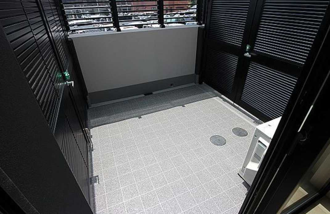 メゾンビスタ渋谷宇田川　テラス　セキュリティ充実　浴室乾燥のバルコニー