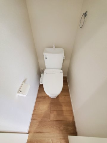 三郷市　高州2丁目　新築戸建　　全1棟のトイレ|1・2階にあるので、忙しい朝の時間帯も困りませんね