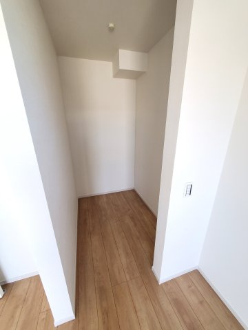 三郷市　高州2丁目　新築戸建　　全1棟の収納|ウォークインクローゼットを完備。お荷物が多い方でも安心のスペースです