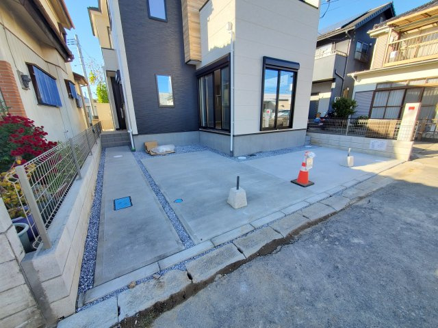 三郷市　高州2丁目　新築戸建　　全1棟の駐車場|駐車場に車を止められます