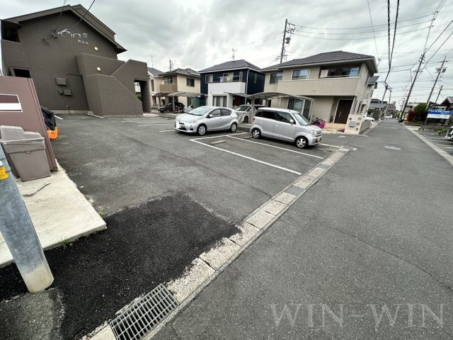 セザンヌ西高師の駐車場