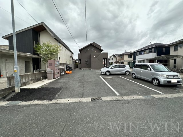 セザンヌ西高師の駐車場