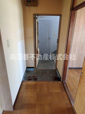 大洋ハイツ2棟の玄関