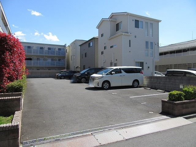 グリーンヴィレッジ曲本の駐車場