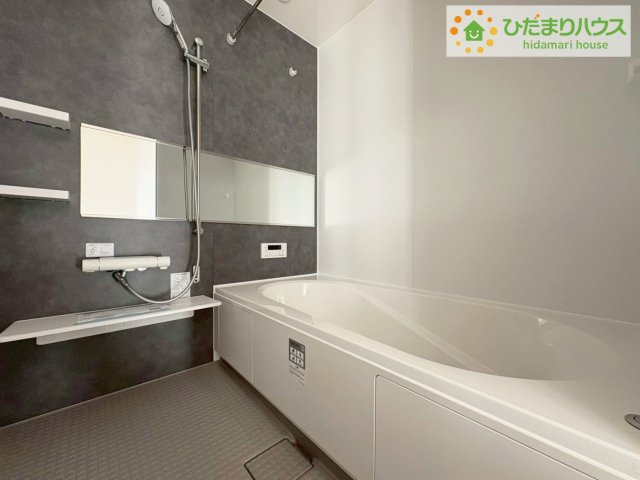 ひたちなか市高場7期　新築戸建の浴室|浴室には手すりが付いているので、ご年配の方にも安心です☆彡