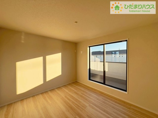 ひたちなか市高場7期　新築戸建の寝室|広めの主寝室は、ベッドの他にもパソコンデスクやドレッサーなども置けちゃいます(*^-^*)