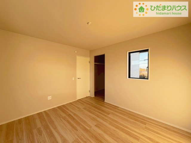 ひたちなか市高場7期　新築戸建の寝室|天井の高い主寝室。ゆっくりと過ごせる大人のくつろぎ空間！