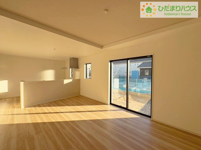 ひたちなか市高場7期　新築戸建の居間・リビング|お子様が元気に遊べる広々としたリビングです。