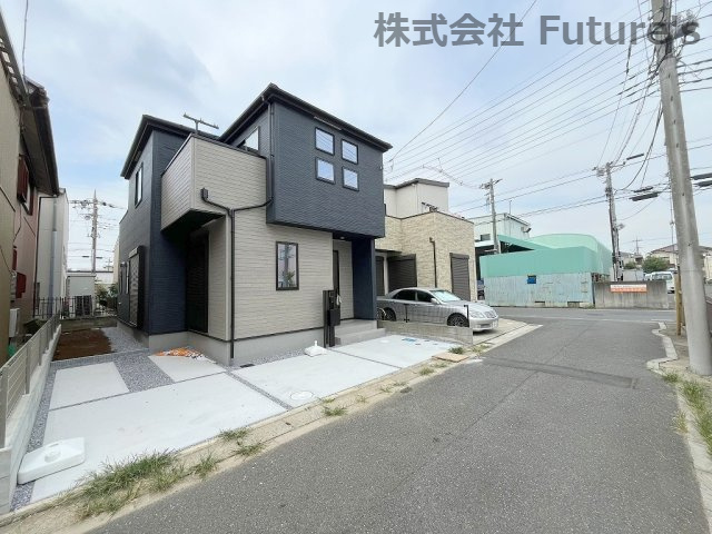 三郷市新和4丁目　新築戸建　全1棟の前面道路含む現地写真|前面道路含む現地写真です。