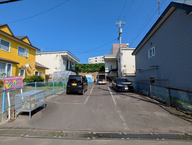 リレイション2(緑ケ岡)の駐車場