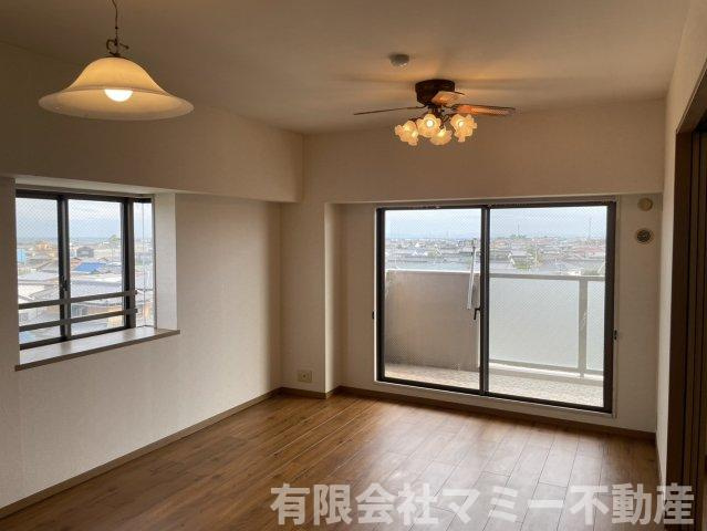 【居間・リビング】 | 長太旭町マンション