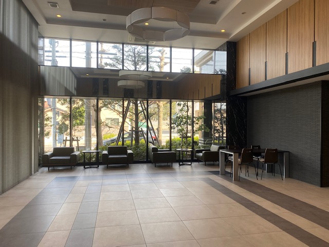 プレミア金沢泉が丘のエントランス