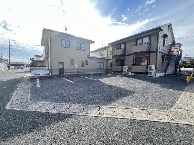 BEST ONEの駐車場