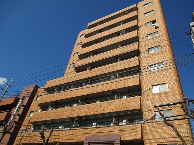 近隣にスーパー多数。買い物便利なマンションですよ。