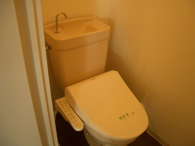 ウォシュレット付きです