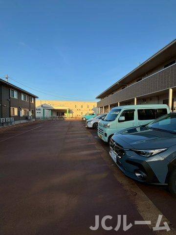 プランドール Bの駐車場