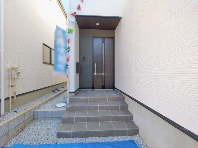 ふじみ野市元福岡２丁目の新築一戸建の玄関