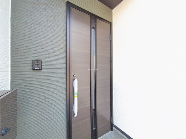 ふじみ野市元福岡２丁目の新築一戸建の玄関