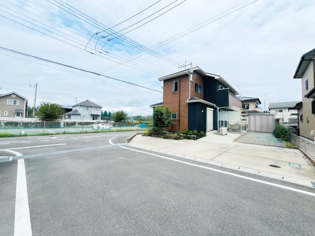 桐生市相生町５丁目の前面道路含む現地写真|閑静な住宅街で車の駐車も楽々♪