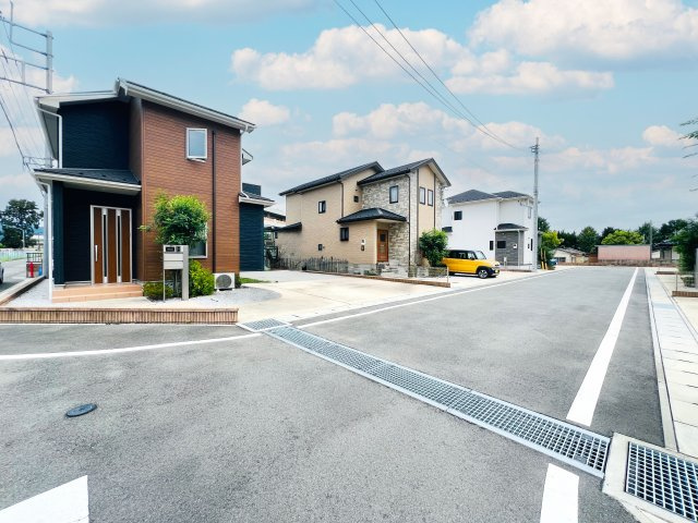 桐生市相生町５丁目の前面道路含む現地写真|車の通りも少ないので駐車が苦手な方にもおススメ！