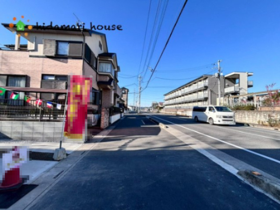 桶川市上日出谷南4期　新築戸建　グラファーレ02の前面道路含む現地写真