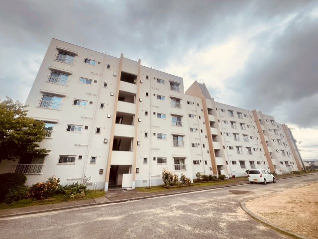 高倉台7－2団地30号棟の外観