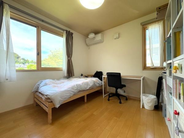 大字市中古の洋室|4.5帖の洋室はお子様部屋はもちろん、書斎や趣味部屋としても使いやすい広さ。