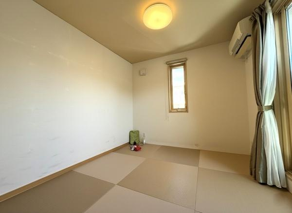 大字市中古の和室|バルコニー付きの4.5帖の和室は収納スペースが充実しているのでお部屋がスッキリします♪