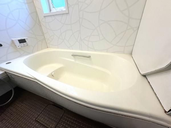 大字市中古の浴室|ゆったりとした広さのバスルームは、1日の疲れを癒す特別なリラックス空間。