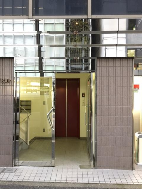 第１８ＳＹビルのエントランス