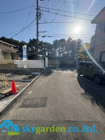 茅ヶ崎市東海岸南4丁目　新築戸建　全5棟D号棟の前面道路含む現地写真