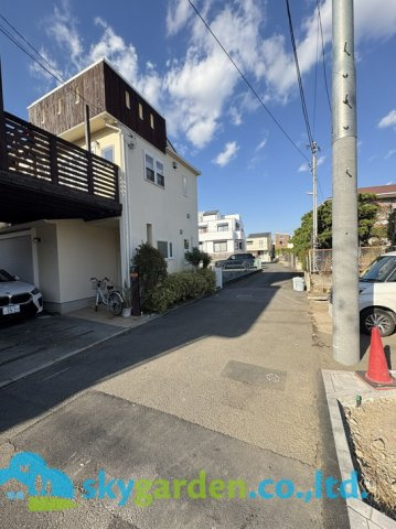 茅ヶ崎市東海岸南4丁目　新築戸建　全5棟D号棟の前面道路含む現地写真